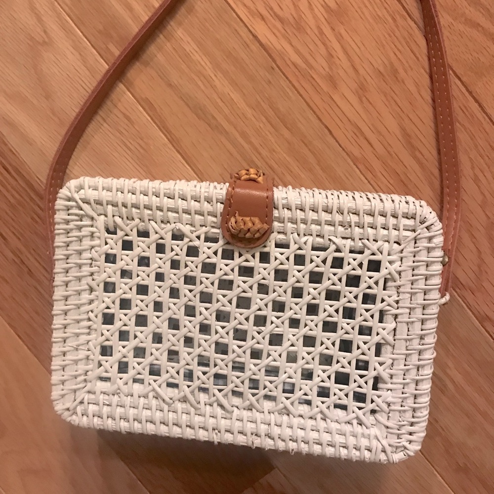 Lovely Little Basket Purse - Picture 2 of 3